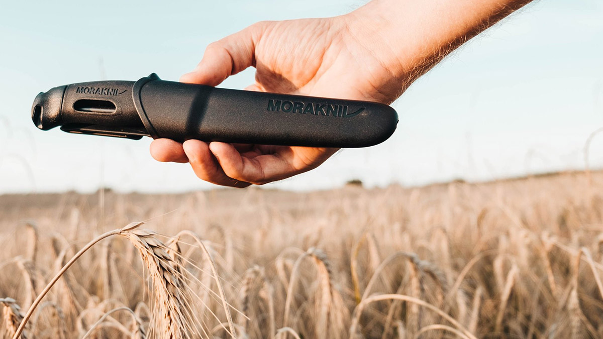 Mora 860 Companion Black - nóż finka harcerska 